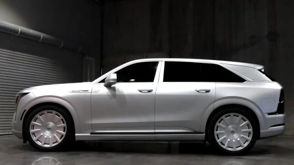 무광 실버 래핑 캐딜락 에스컬레이드 IQL: DESIGNBYTMW의 750마력 전기 SUV 튜닝