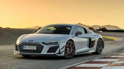 아우디 R8 부활 가능성? 람보르기니 V8 하이브리드 기술 활용으로 새로운 플래그십 슈퍼카 등장 전망