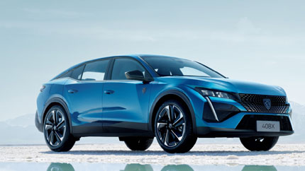 В РФ появились седан и кроссовер Peugeot 408 нового поколения