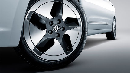 В Россию привезли китайский электромобиль Dongfeng E70