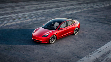 В России в разы подорожало каско для электромобилей Tesla: названа стоимость