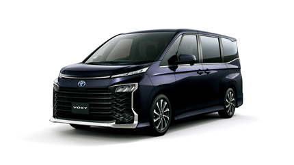 В России появились семиместные минивэны Toyota Voxy