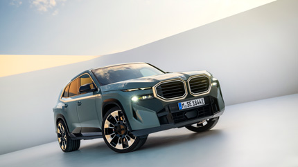Компания BMW представила серийный гибридный кроссовер XM