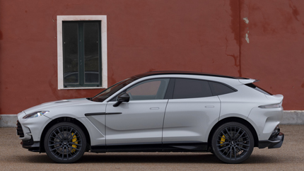 Aston Martin может выпустить облегченную версию кроссовера DBX