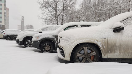 Водителям дали советы, как быстро выбраться из сугроба на авто