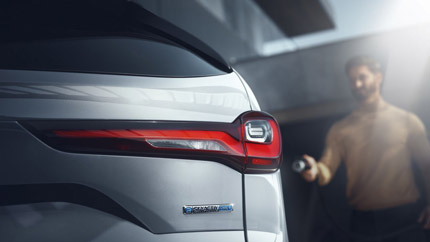 Mazda продолжает рассекречивать будущий флагманский кроссовер CX-90