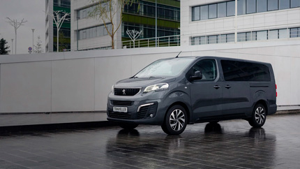 Peugeot Traveller назван достойной альтернативой большому семейному кроссоверу