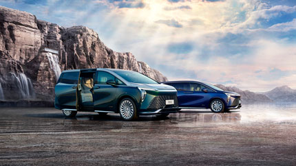 В России начали продавать роскошные минивэны Buick GL8