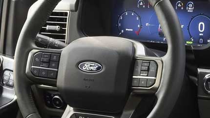 Ford точечно обновил свой логотип