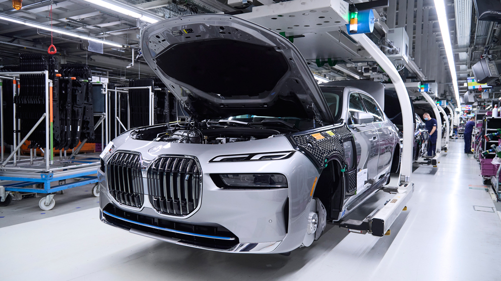 Стартовал серийный выпуск нового поколения BMW 7-Series