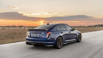 Доработанный Cadillac CT5-V Blackwing легко справился с Chevrolet Corvette Z06