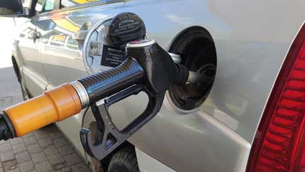 Эксперты объяснили, из-за чего машина может загореться на АЗС в жару