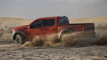 Пикапы Volkswagen Amarok, Toyota Hilux и Ford Ranger сразились на прямой