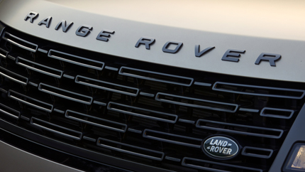 Кроссоверы концерна Jaguar Land Rover попали под отзыв из-за возможной утечки масла в ДВС
