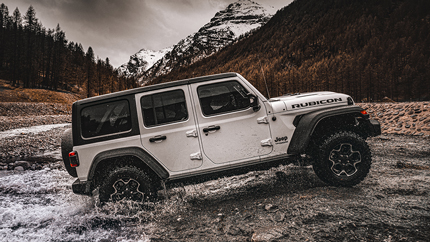 В России начнется отзывная кампания внедорожника Jeep Wrangler из-за риска утечки горючего