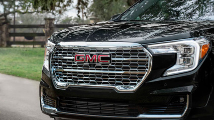 В России начали продавать компактные кроссоверы GMC Terrain