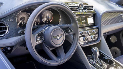 В РФ выросло количество люксовых авто