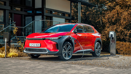 В России начались продажи электрического кроссовера Toyota bZ4X