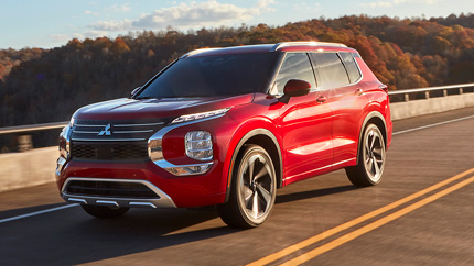В российских автосалонах появились Mitsubishi Outlander четвёртого поколения