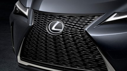 В Японии начались продажи обновленного кроссовера Lexus UX