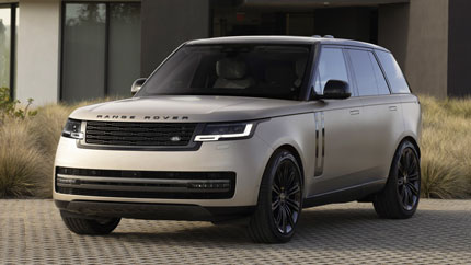 В российских автосалонах появились внедорожники Land Rover из Кореи