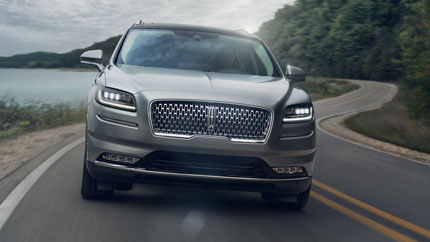 Автодилеры начали продавать в России новые кроссоверы Lincoln Nautilus
