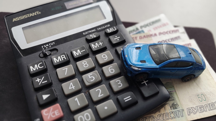 Россияне стали тратить деньги на новые автомобили