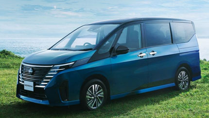 В России начали продавать праворульные минивэны Nissan Serena