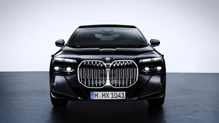 Дебютировала бронированная версия BMW 7-Series