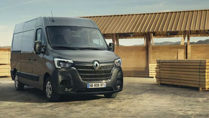 Дилеры в РФ выставили на продажу новые Renault Master с ценником от 4,3 млн рублей