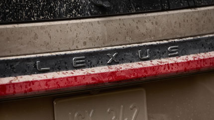Появились первые изображения нового брутального внедорожника Lexus GX