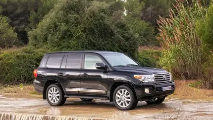 Почти 9 млн рублей: в России продают легендарный Toyota Land Cruiser с минимальным пробегом