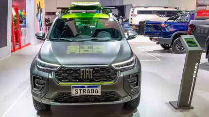 Fiat устроил шоу в Сан-Паулу: пикапы вышли на сцену в неоне, с лифтом и шноркелем