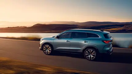 Компания Renault обновила модель Espace: новый дизайн и умная панорамная крыша