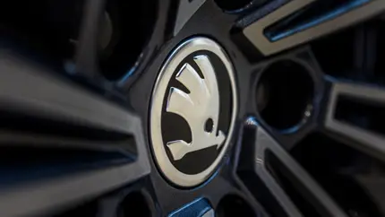 Skoda показала на скетчах новый Superb