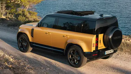 Land Rover представит шесть особых внедорожников Defender: все они посвящены Ибице