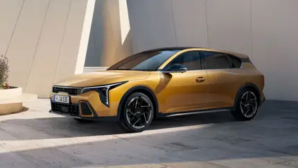 Kia K4 против Toyota Corolla: главные различия двух популярных хэтчбеков 2026 года