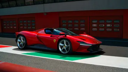 Россиянам предлагают к заказу одну из самых дорогих Ferrari - суперкар оценили почти в полмиллиарда рублей