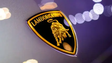 Необычный анонс от Lamborghini - первый электрокар бренда появится в непривычном кузове