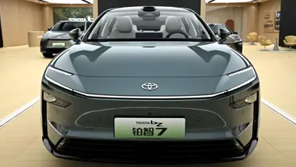 Компания Toyota представила новый бизнес-седан размером с Camry
