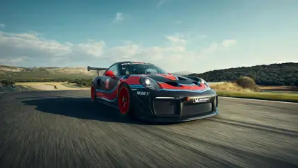 Суперкар без компромиссов: новый Porsche 911 GT2 RS стал шире, злее и быстрее