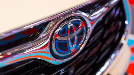 Toyota представит новый минивэн с внедорожной стилистикой