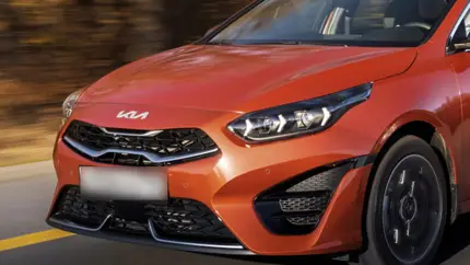 В Россию привезли семейный автомобиль Kia с надежным мотором