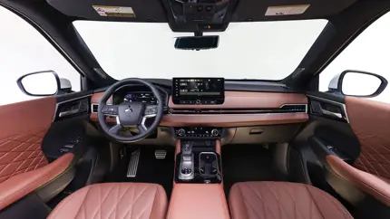 Mitsubishi Grandis вернется: минивэн превратится в кроссовер