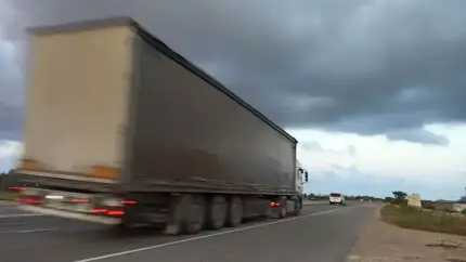Большегрузы подставляют легковушки: водители получают огромные штрафы