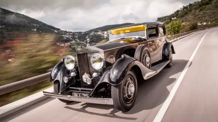 Rolls-Royce готовит возвращение капота, который открывается как шкаф