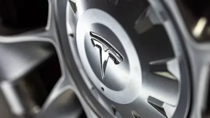 В РФ выставили на продажу катафалк на основе Tesla Model 3
