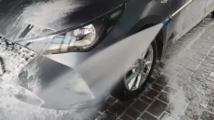 Что грозит за мытье машины в неположенном месте: юрист всё рассказал
