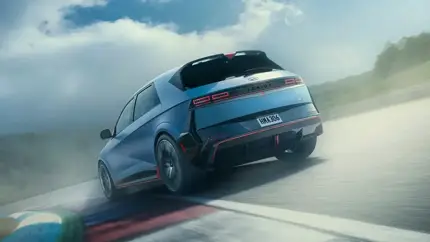Заряженные электрокары Tesla Model 3 Performance и Hyundai Ioniq 5 N сразились в гонке на прямой