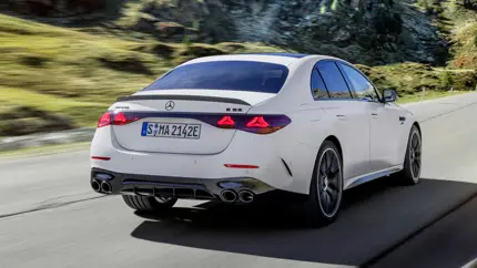 В Москве выставили на продажу два новых Mercedes-AMG E53 за 18,6 млн рублей